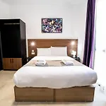 Apartment Cosy Double Bed With View - By Hostmt *