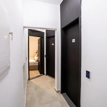 Luxury Double Bed With View - By Hostmt