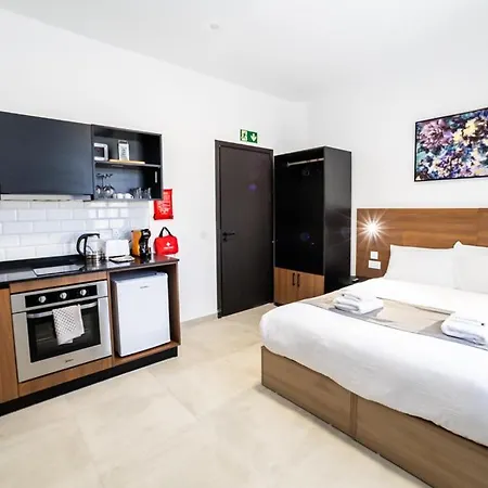 Luxury Double Bed With View - By Hostmt