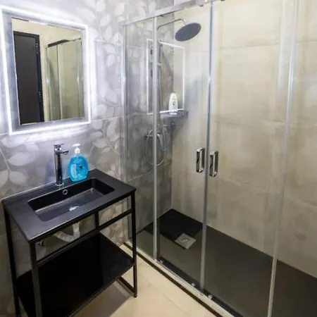 아파트 Luxury Double Bed With View - By Hostmt 세인트폴스베이