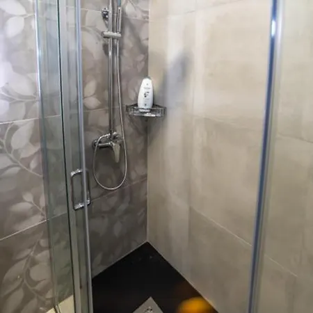 Luxury Double Bed With View - By Hostmt *