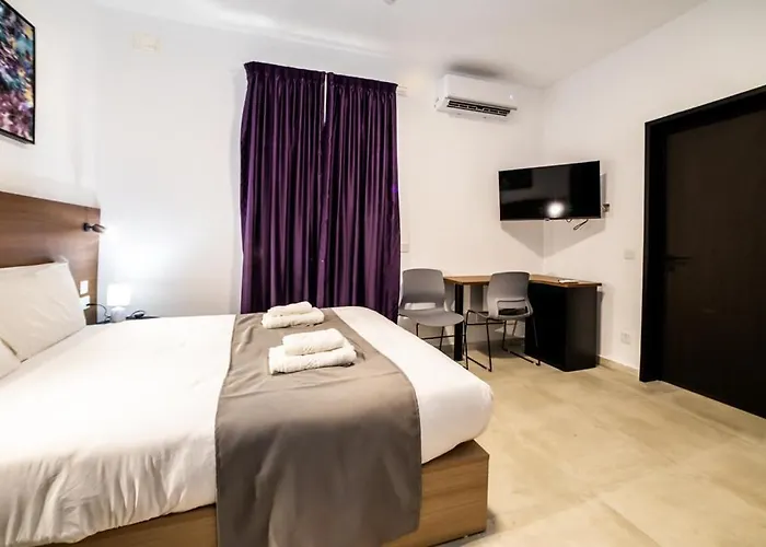 Luxury Double Bed With View - By Hostmt * St. Paul's Bay