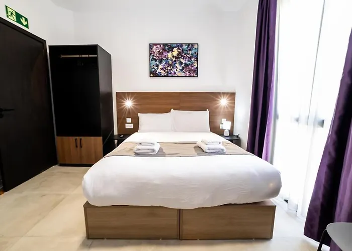 Apartment Luxury Double Bed With View - By Hostmt *