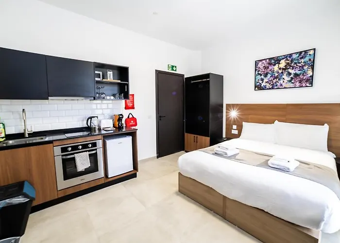 Luxury Double Bed With View - By Hostmt