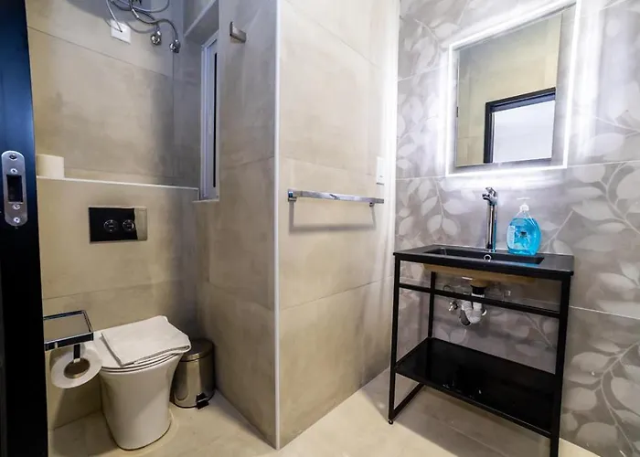 Apartment Luxury Double Bed With View - By Hostmt *